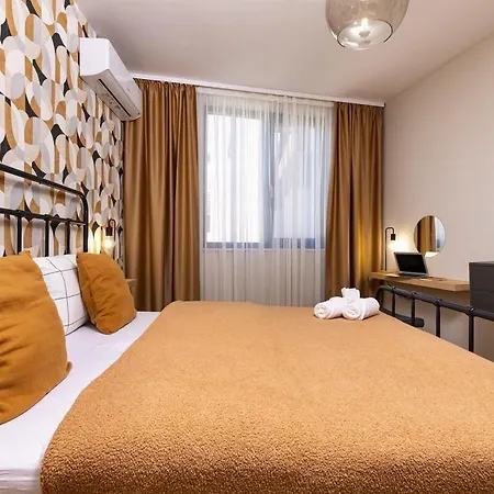 Stylish 'photo Booth' With An Amazing Location Apartmán