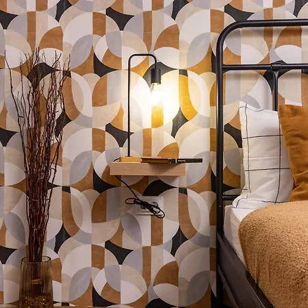 Stylish 'photo Booth' With An Amazing Location Apartmán